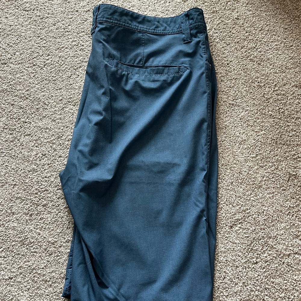 Travis Mathew golf shorts size 34